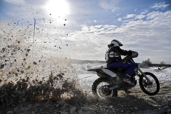 Тренировка по мотокроссу на трассе "Солнечная" в Новосибирске