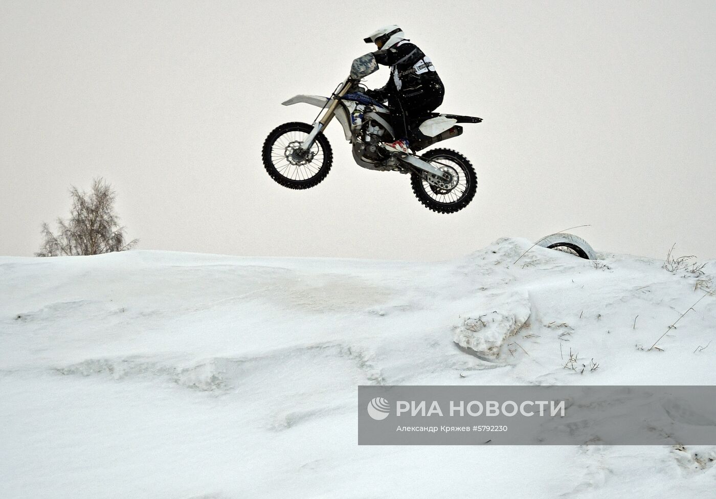 Тренировка по мотокроссу на трассе "Солнечная" в Новосибирске