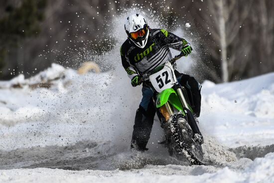 Тренировка по мотокроссу на трассе "Солнечная" в Новосибирске