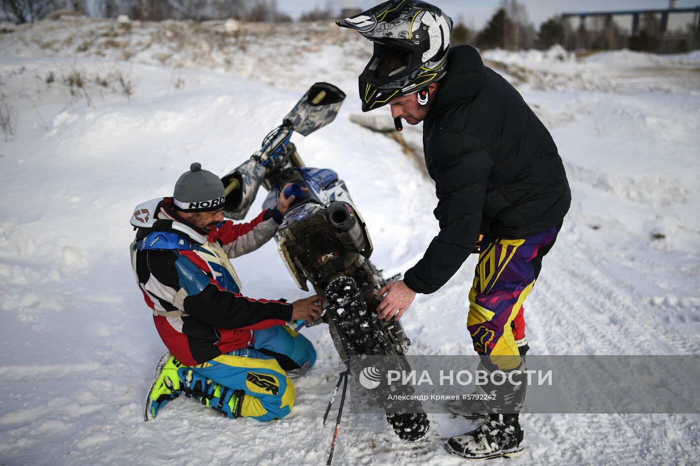 Тренировка по мотокроссу на трассе "Солнечная" в Новосибирске