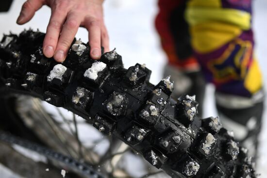 Тренировка по мотокроссу на трассе "Солнечная" в Новосибирске