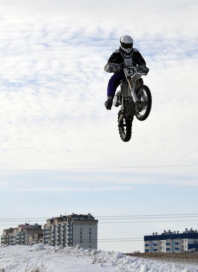 Тренировка по мотокроссу на трассе "Солнечная" в Новосибирске
