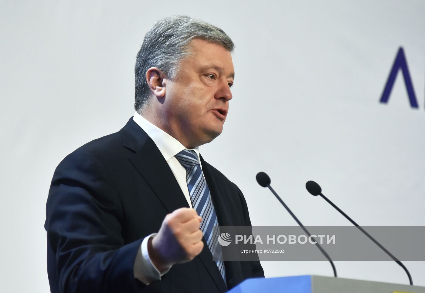 Президент Украины Петр Порошенко выступает в Совете регионального развития Львовщины в рамках своей предвыборной поездки во Львовскую область. 31 марта 2019 года состоятся выборы президента Украины. Место: Украина, Львов. Автор: Стрингер/РИА Новости. Предвыборная поездка П. Порошенко во Львовскую область