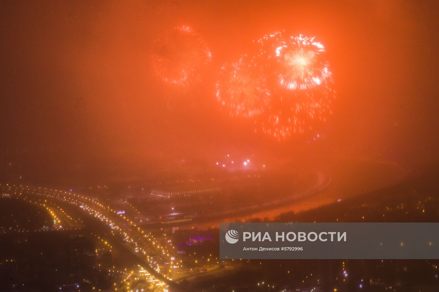 Праздничный салют ко Дню защитника Отечества