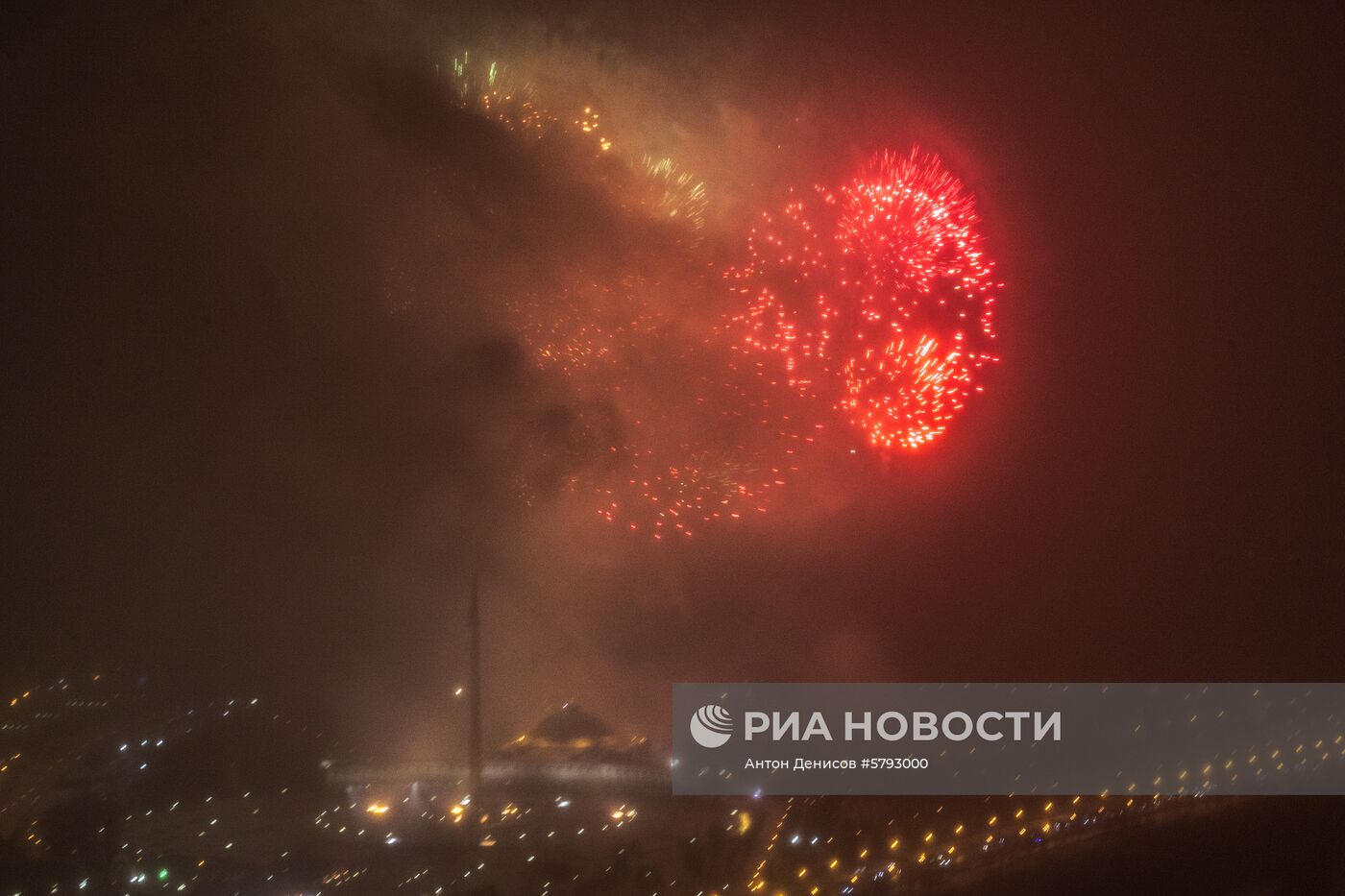 Праздничный салют ко Дню защитника Отечества