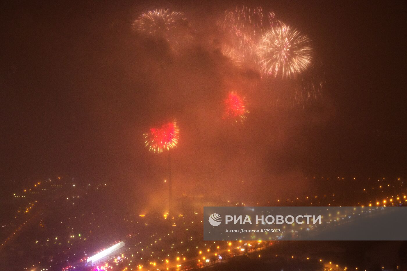 Праздничный салют ко Дню защитника Отечества