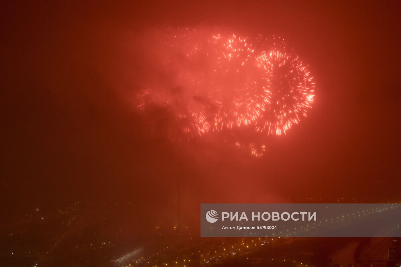 Праздничный салют ко Дню защитника Отечества