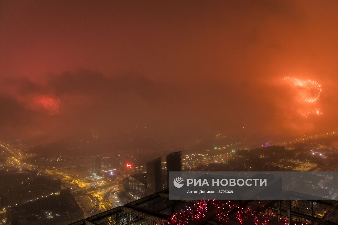 Праздничный салют ко Дню защитника Отечества