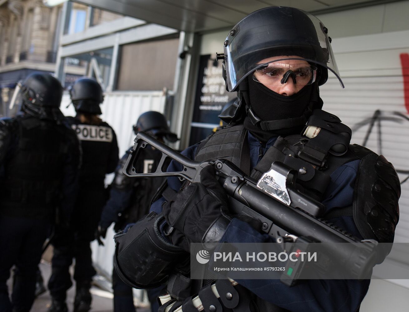 Акция протеста "желтых жилетов" в Париже