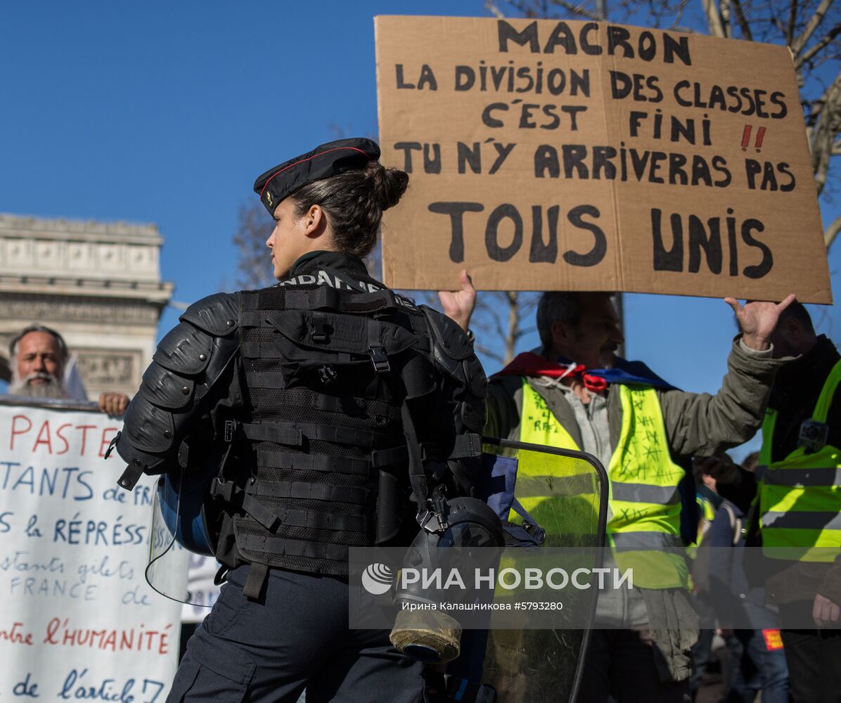 Акция протеста "желтых жилетов" в Париже