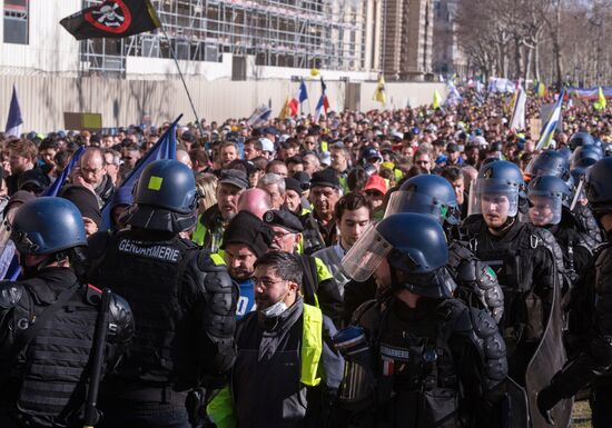 Акция протеста "желтых жилетов" в Париже