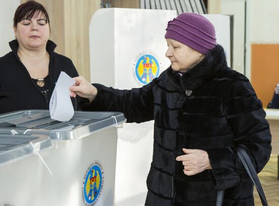 Парламентские выборы и референдум в Молдавии