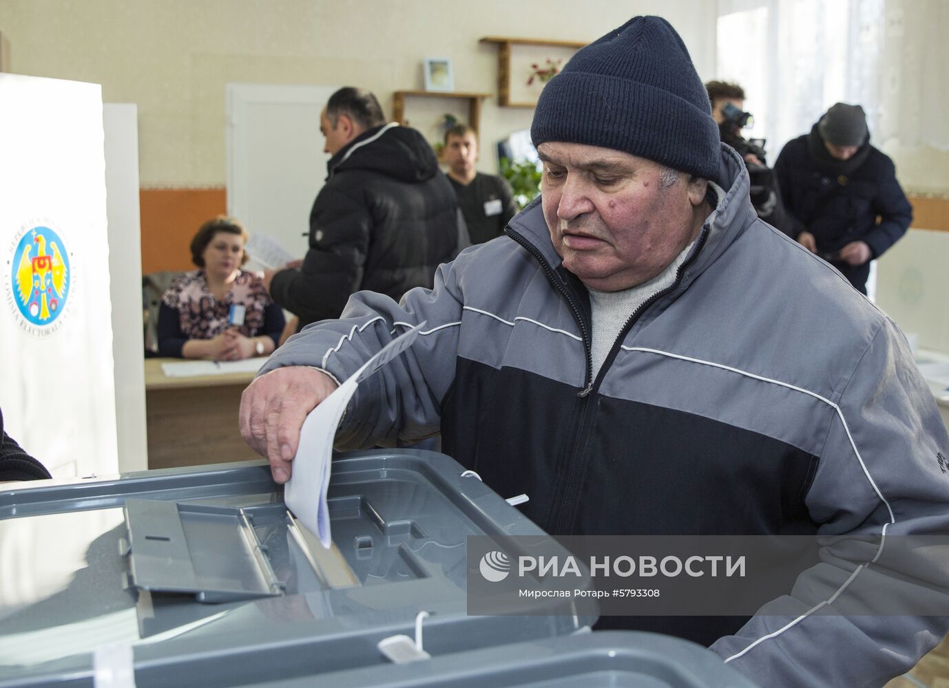 Парламентские выборы и референдум в Молдавии
