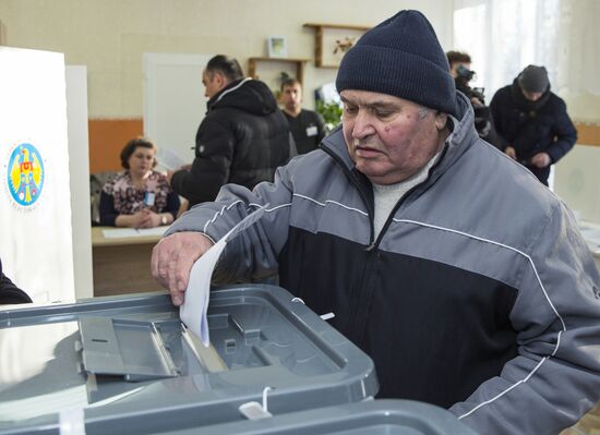 Парламентские выборы и референдум в Молдавии