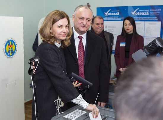 Парламентские выборы и референдум в Молдавии