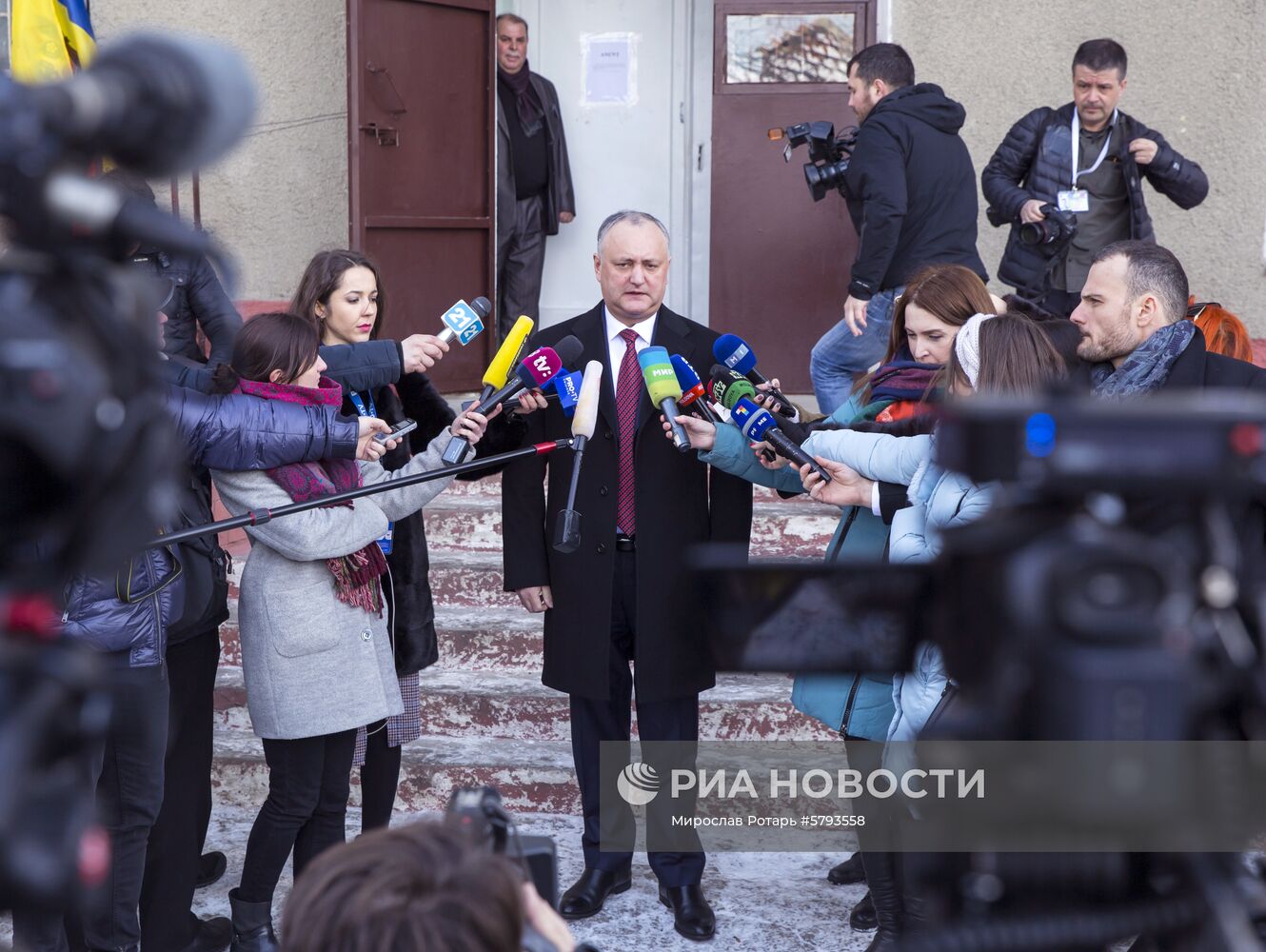 Парламентские выборы и референдум в Молдавии