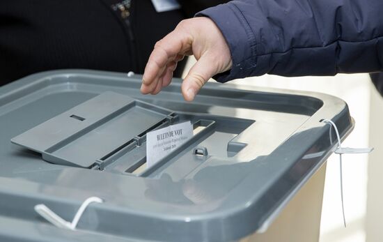 Парламентские выборы и референдум в Молдавии