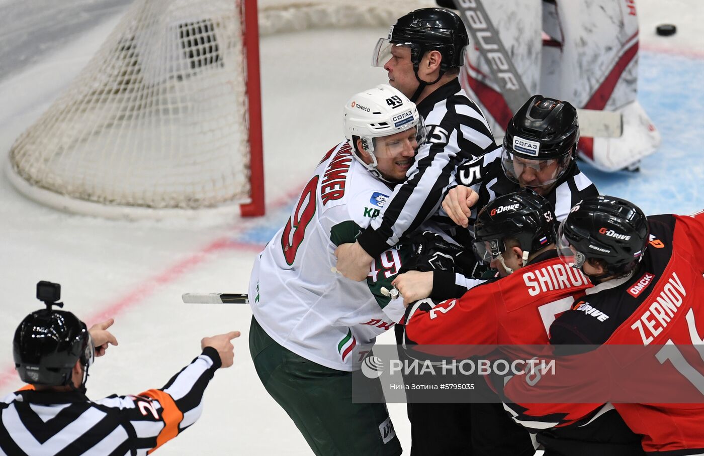 Хоккей. КХЛ. Матч "Авангард" - "Ак Барс"