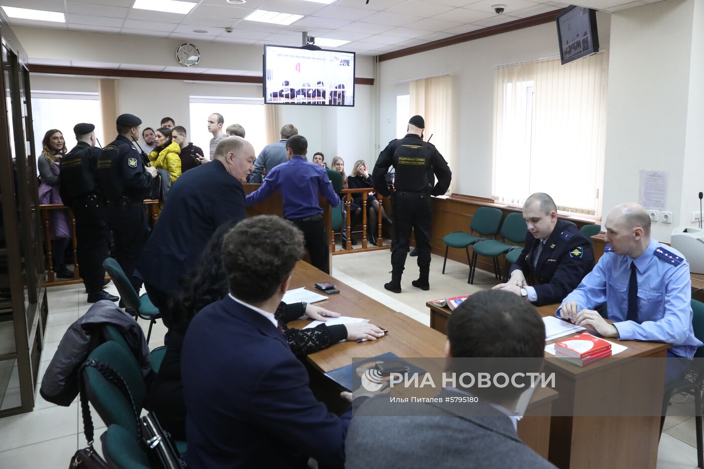 Рассмотрение законности срока ареста П. Мамаеву и А. Кокорину