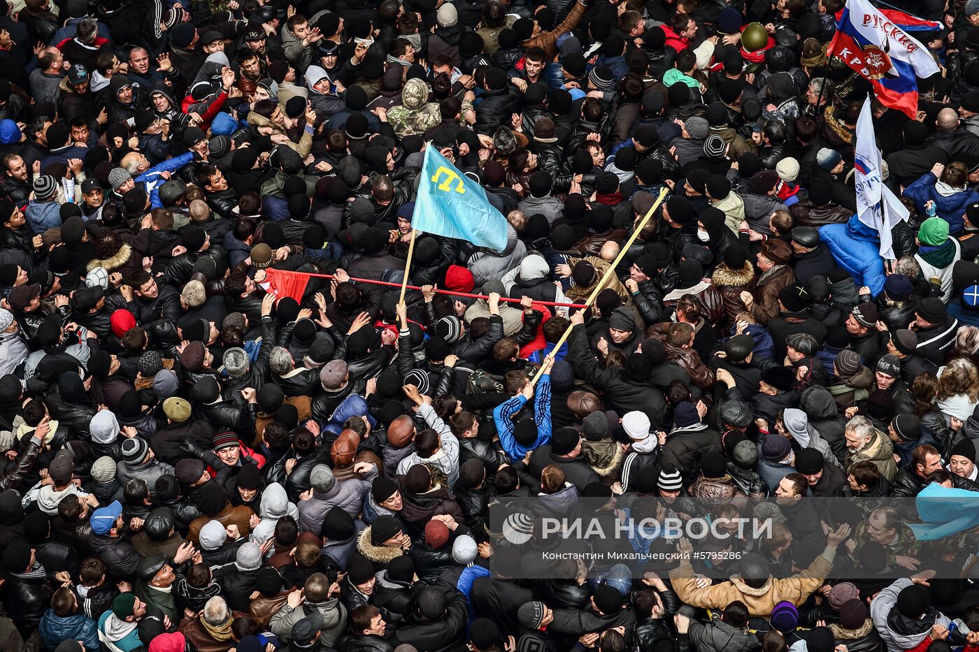 Массовый митинг "Встань на защиту Крыма"