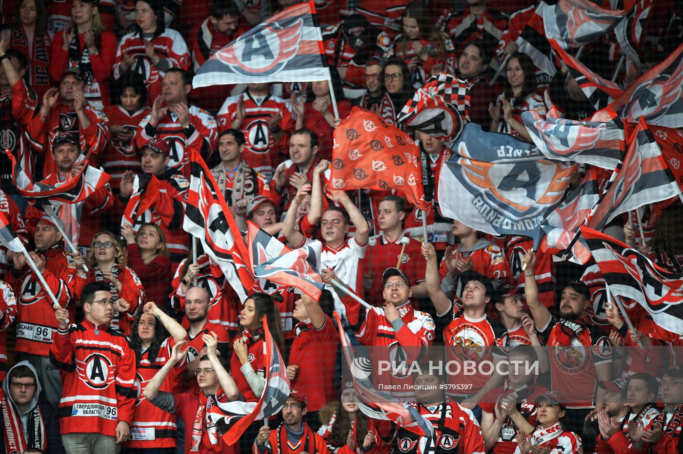 Хоккей. КХЛ. Матч "Автомобилист" - "Трактор"