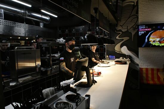 Официальное открытие ресторана Black Star Burger в Краснодаре