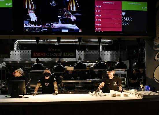 Официальное открытие ресторана Black Star Burger в Краснодаре