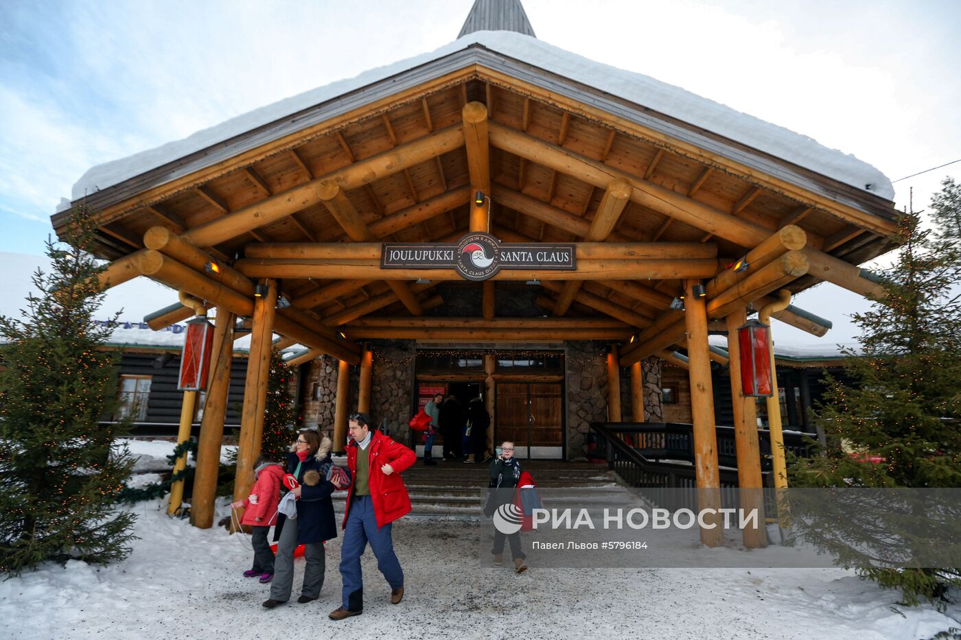 Деревня Санта-Клауса в Рованиеми