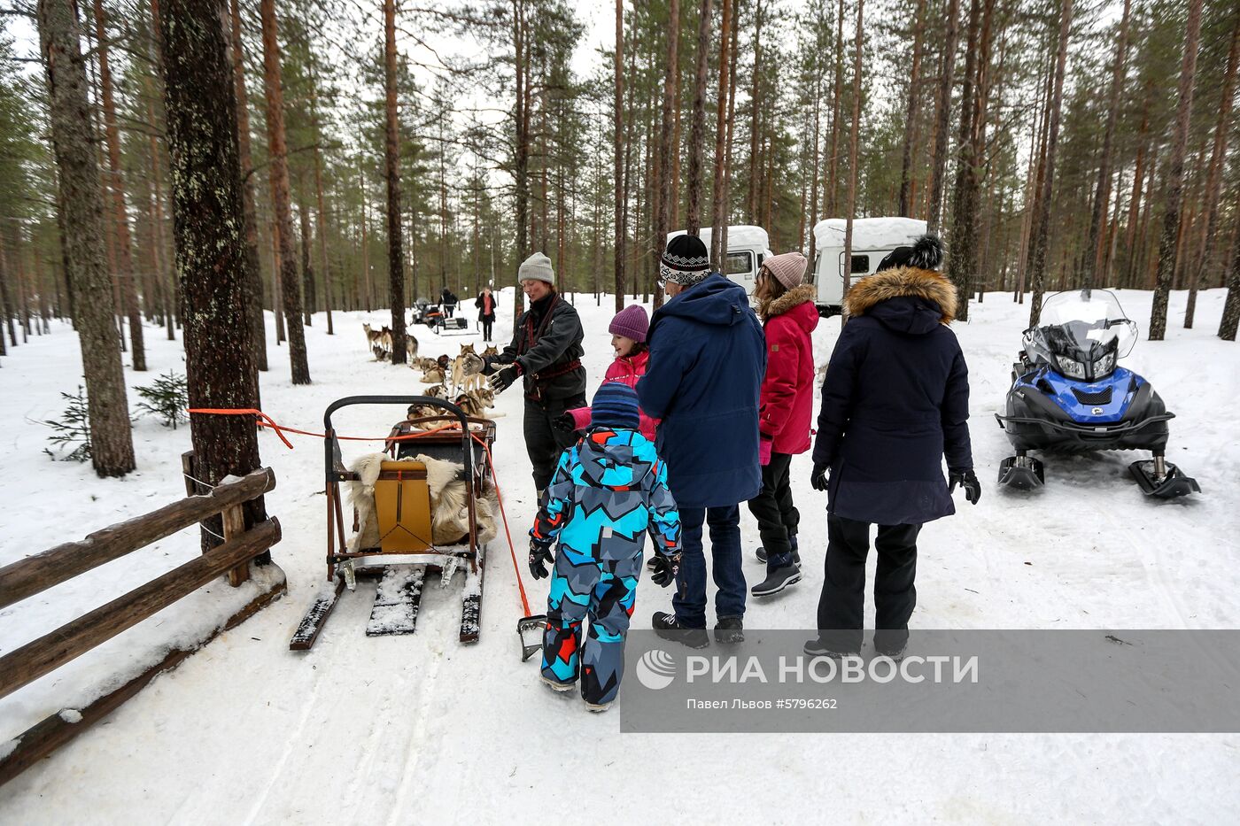 Деревня Санта-Клауса в Рованиеми