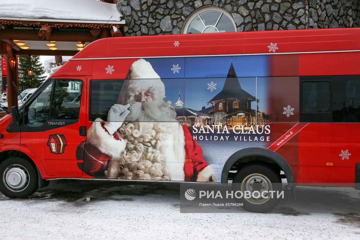 Деревня Санта-Клауса в Рованиеми