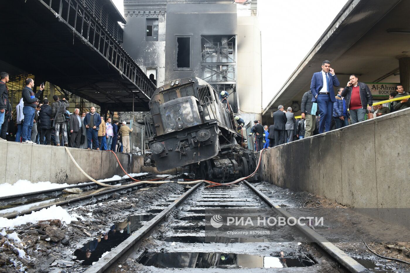 Последствия пожара на центральном вокзале Каира