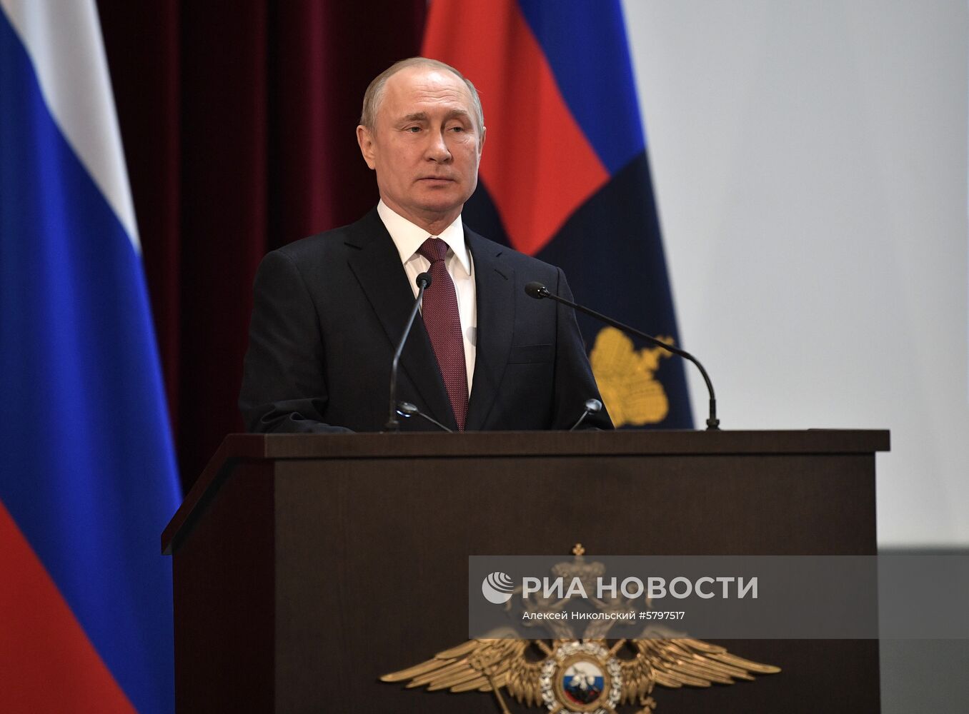 Президент РФ В. Путин принял участие в заседании коллегии МВД РФ
