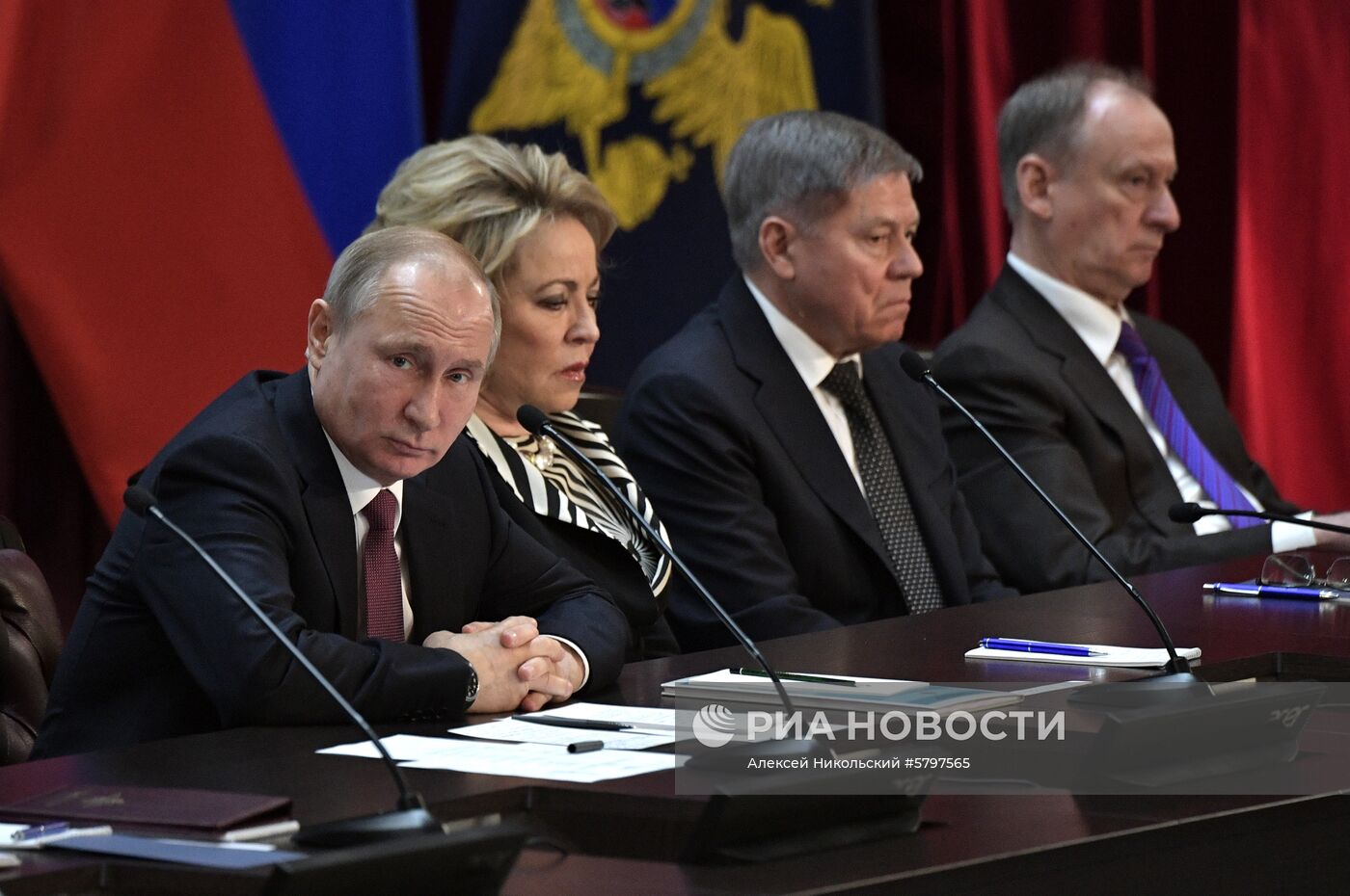 Президент РФ В. Путин принял участие в заседании коллегии МВД РФ