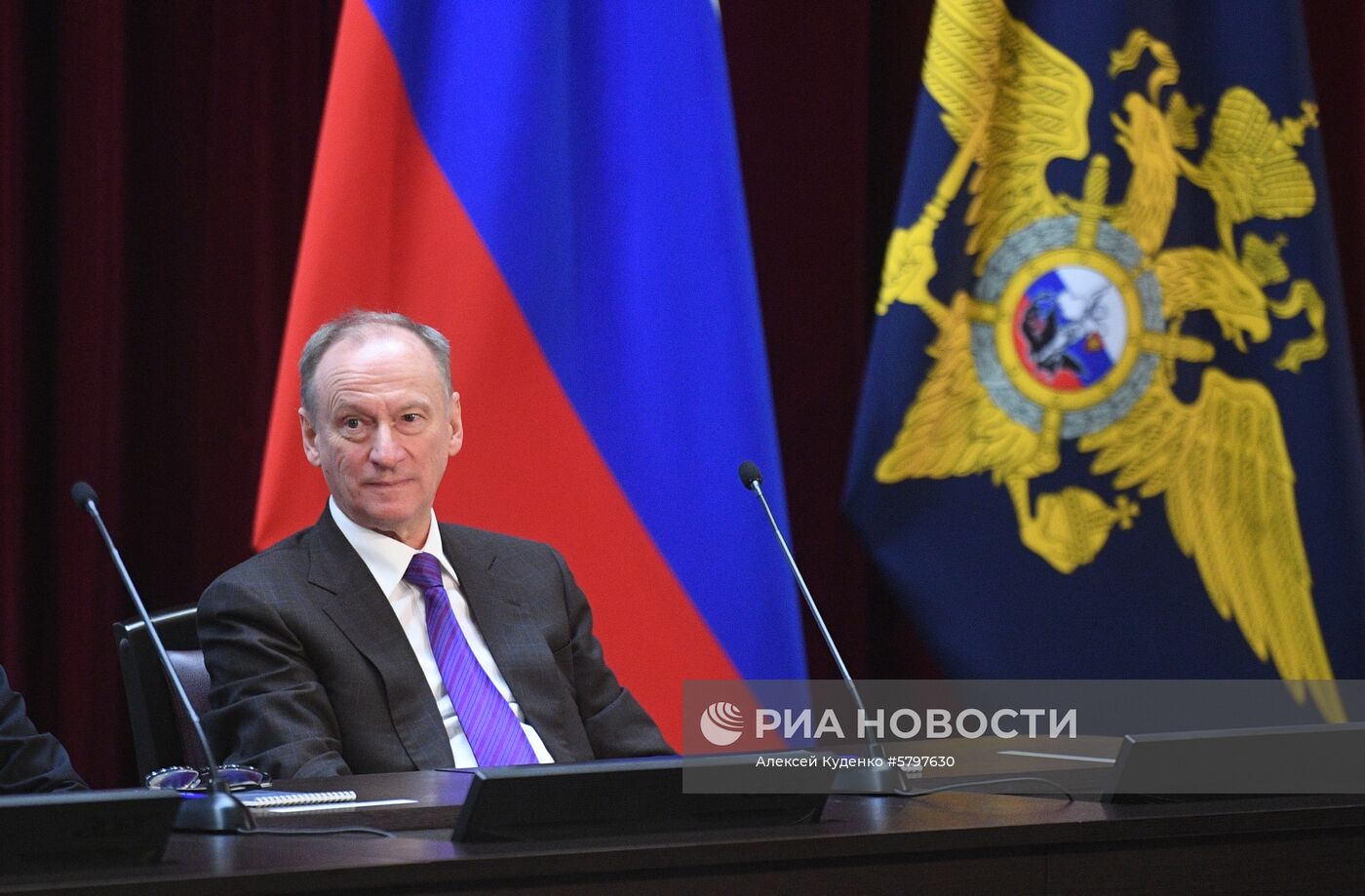 Президент РФ В. Путин принял участие в заседании коллегии МВД РФ