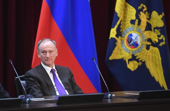 Президент РФ В. Путин принял участие в заседании коллегии МВД РФ