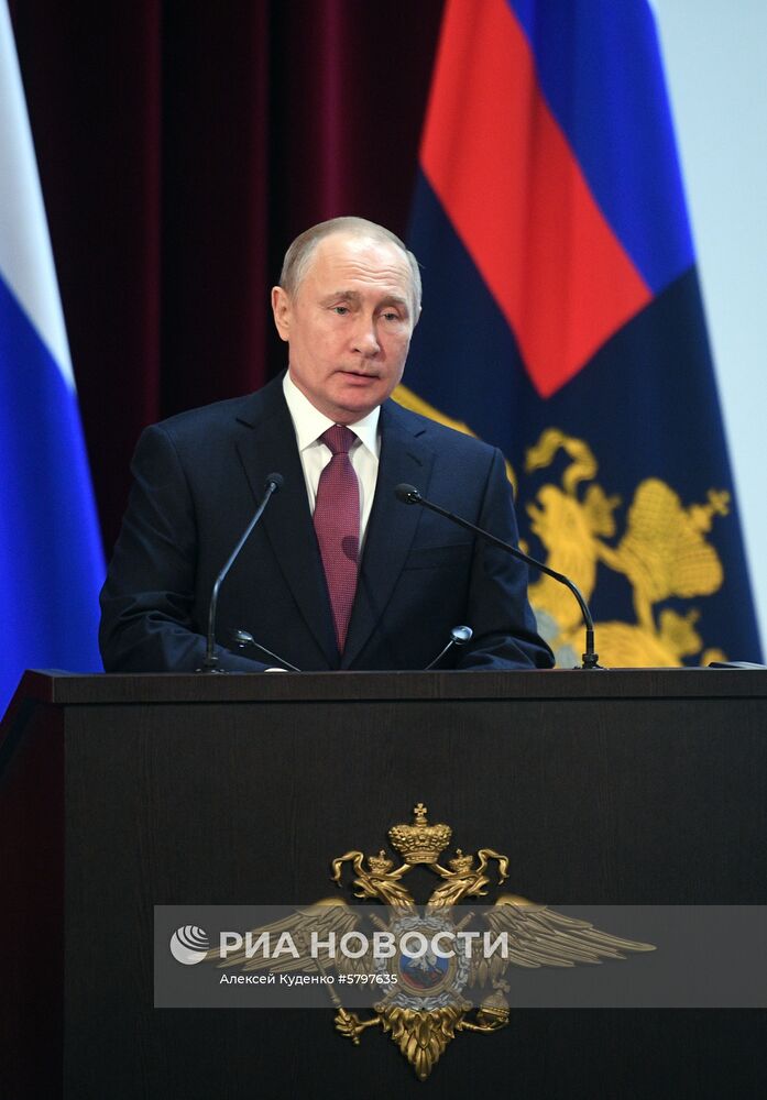 Президент РФ В. Путин принял участие в заседании коллегии МВД РФ