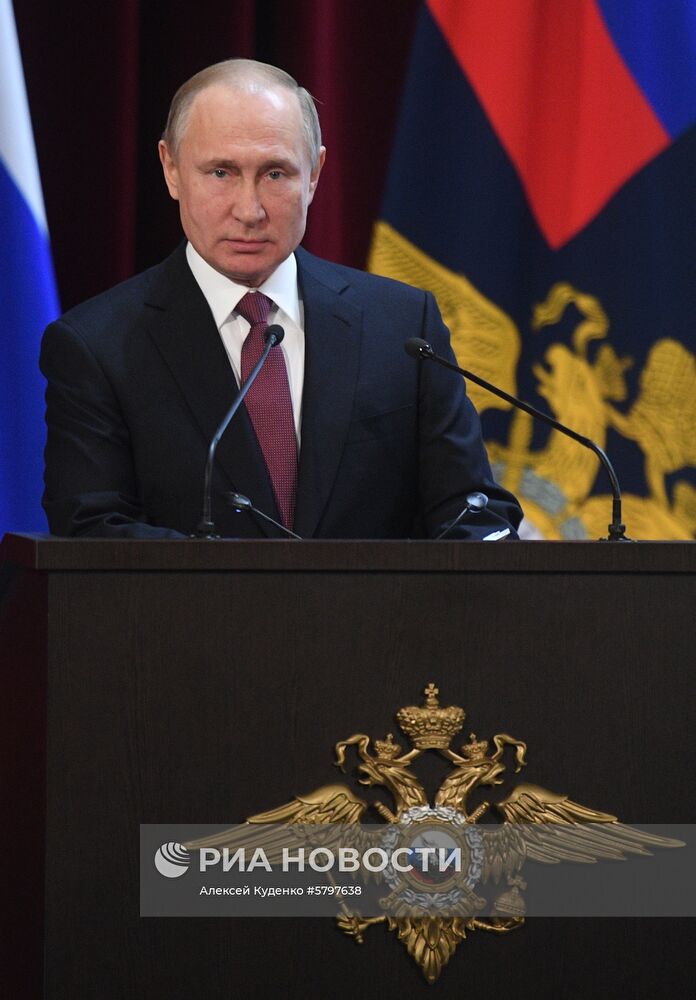 Президент РФ В. Путин принял участие в заседании коллегии МВД РФ