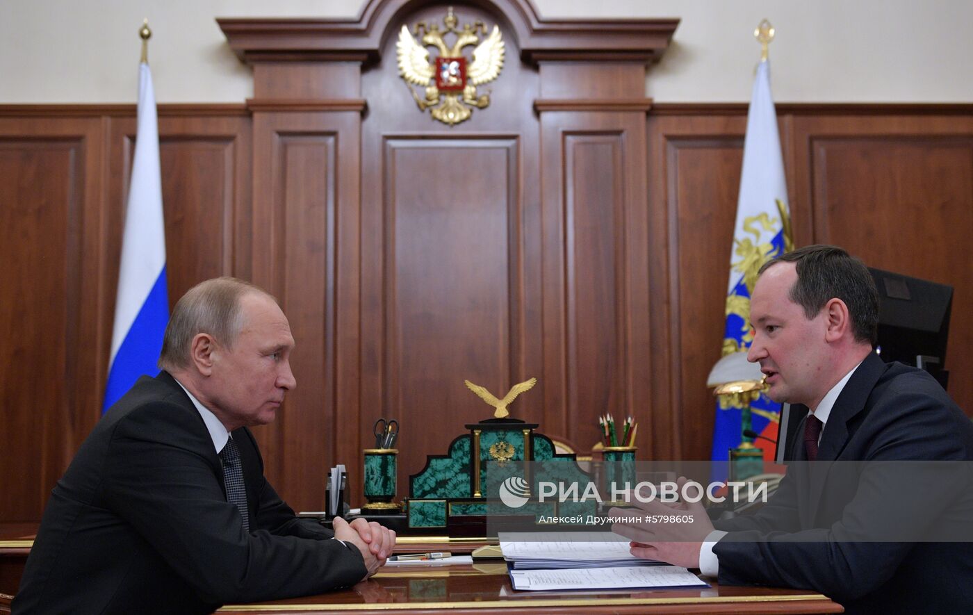 Рабочая встреча президента РФ В. Путина с главой компании "Россети" П. Ливинским