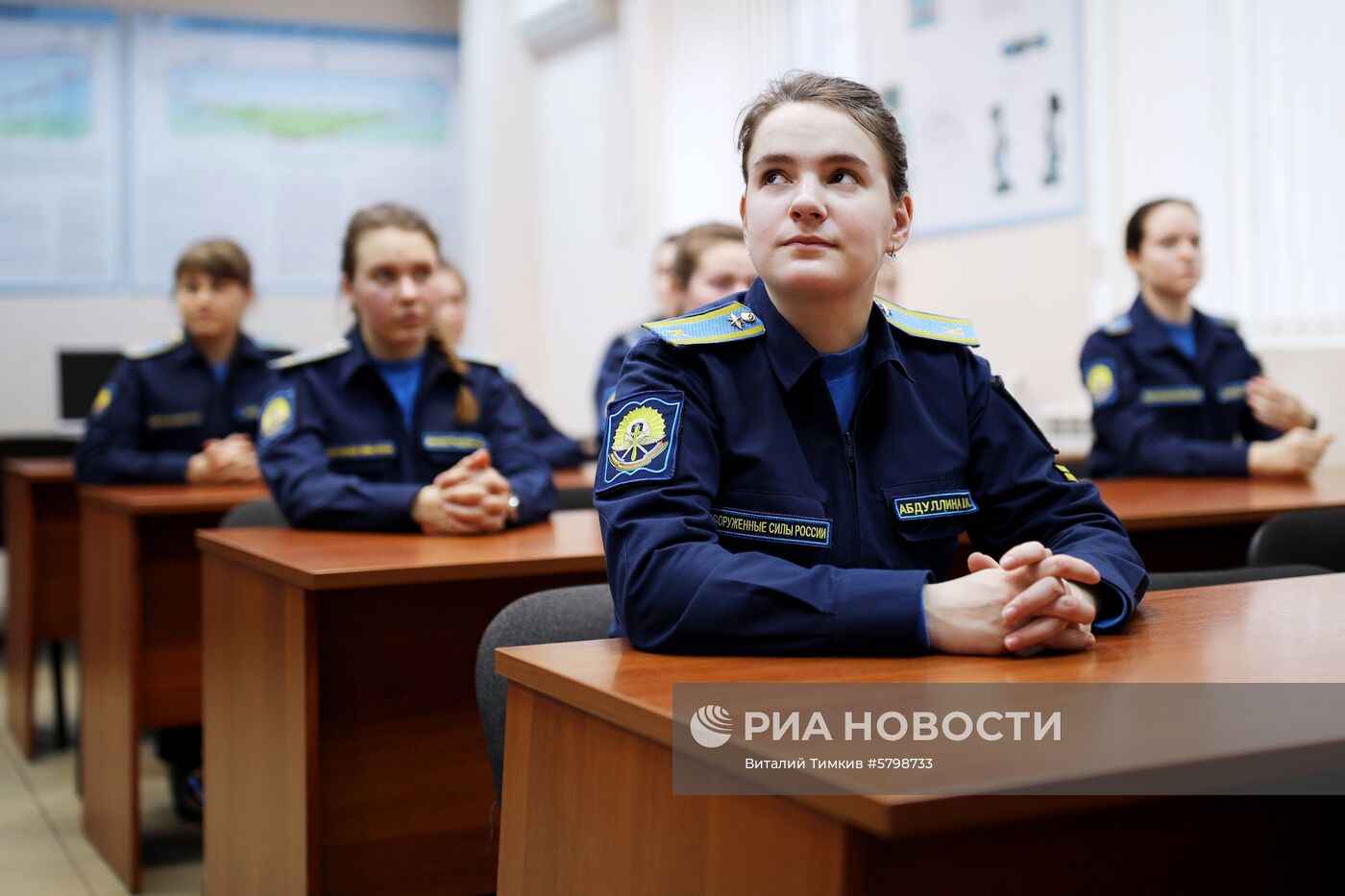 Подготовка девушек-курсантов в Краснодарском военном авиационном училище