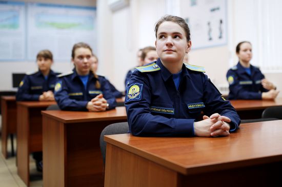 Подготовка девушек-курсантов в Краснодарском военном авиационном училище