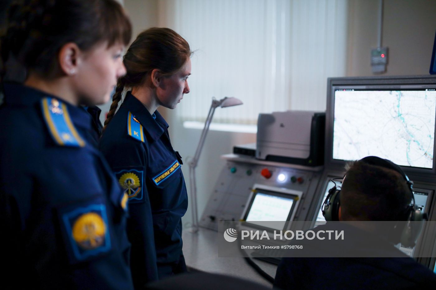Подготовка девушек-курсантов в Краснодарском военном авиационном училище