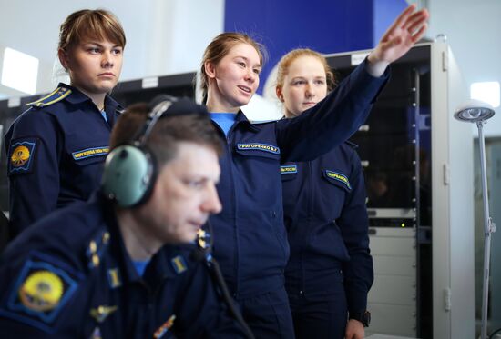 Подготовка девушек-курсантов в Краснодарском военном авиационном училище