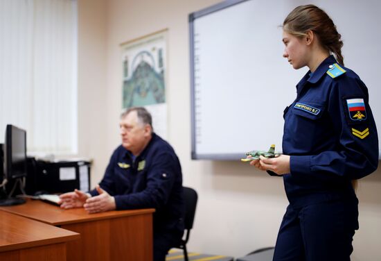 Подготовка девушек-курсантов в Краснодарском военном авиационном училище