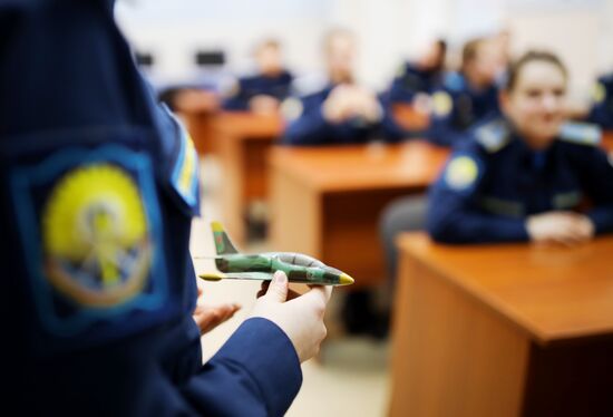 Подготовка девушек-курсантов в Краснодарском военном авиационном училище