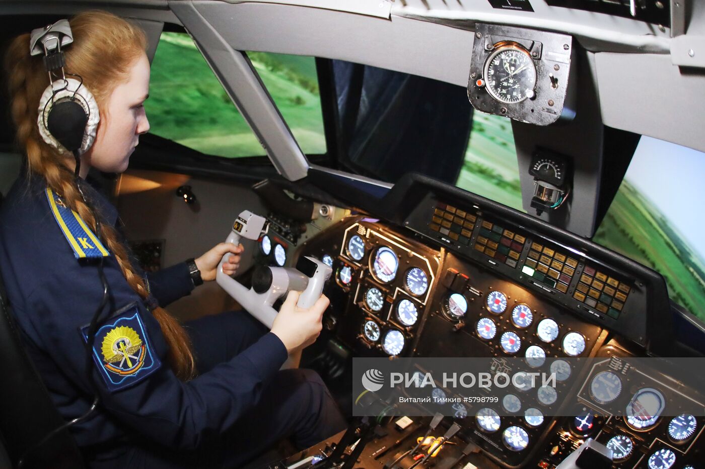 Подготовка девушек-курсантов в Краснодарском военном авиационном училище