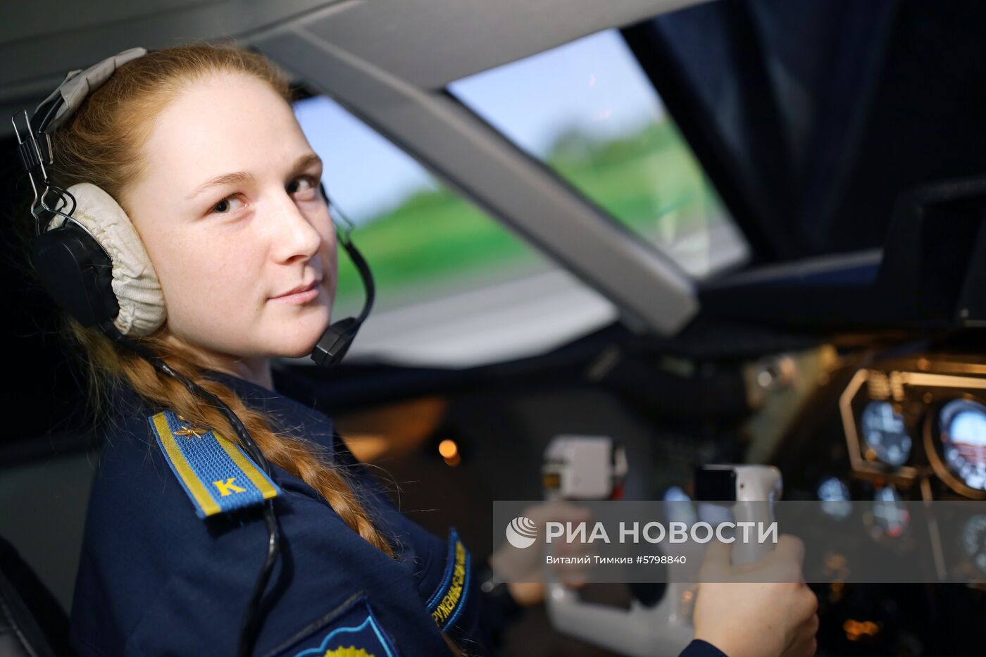 Подготовка девушек-курсантов в Краснодарском военном авиационном училище