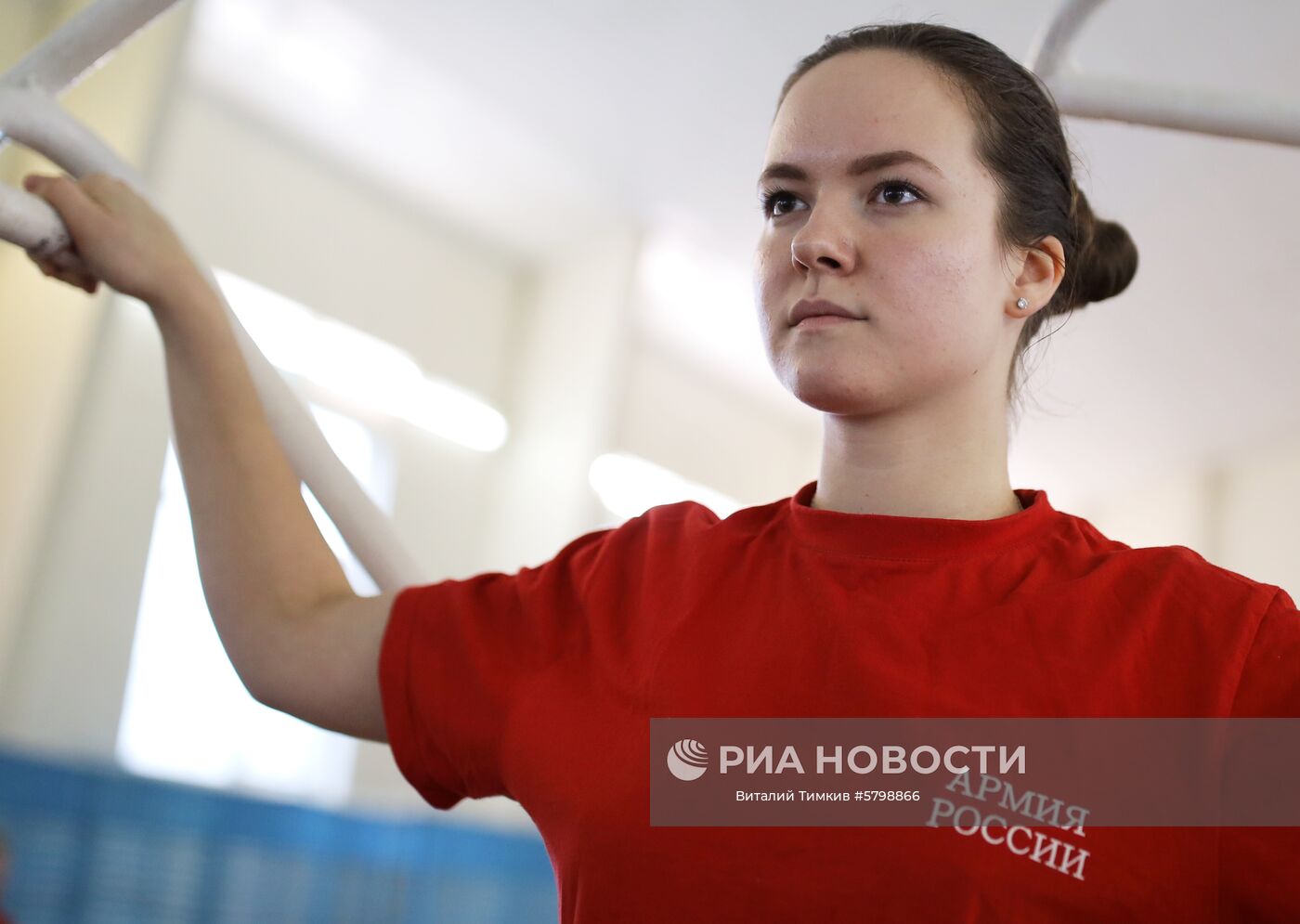 Подготовка девушек-курсантов в Краснодарском военном авиационном училище