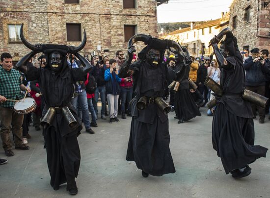 Карнавал Diablos de Luzon в Испании