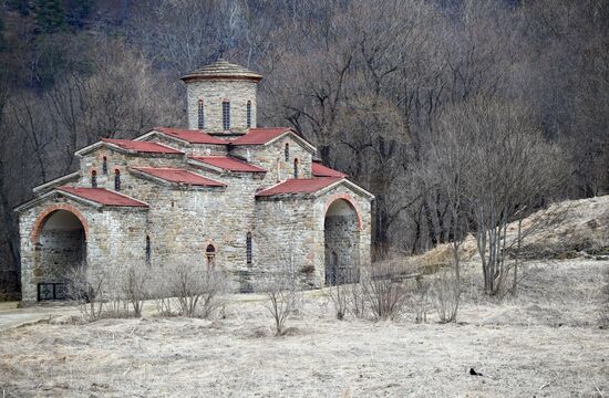 Нижне-Архызский историко-архитектурный центр 