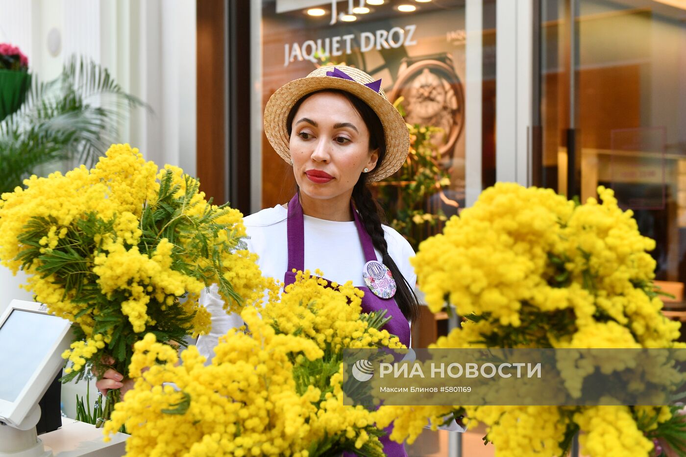 Цветочный базар в Петровском пассаже